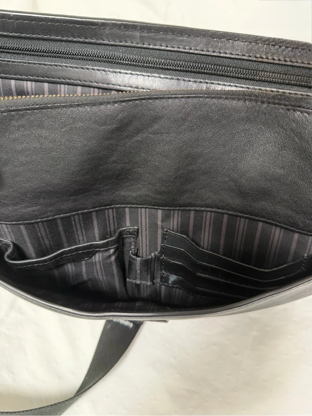 Tumi Black Leather Briefcase Messenger bag